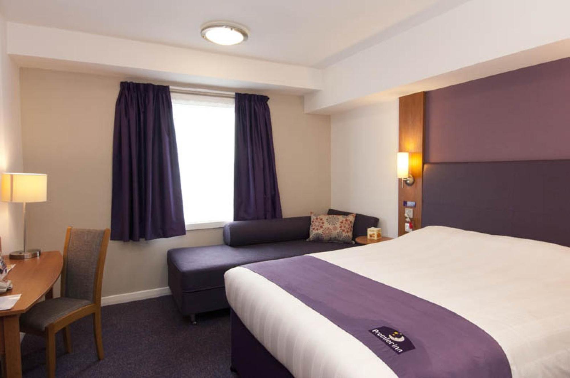 Premier Inn Dundee West Exterior foto