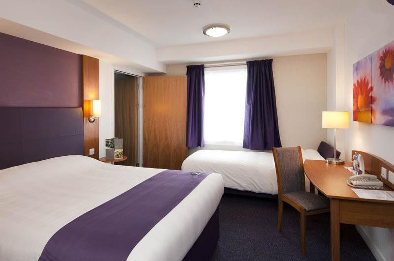Premier Inn Dundee West Exterior foto
